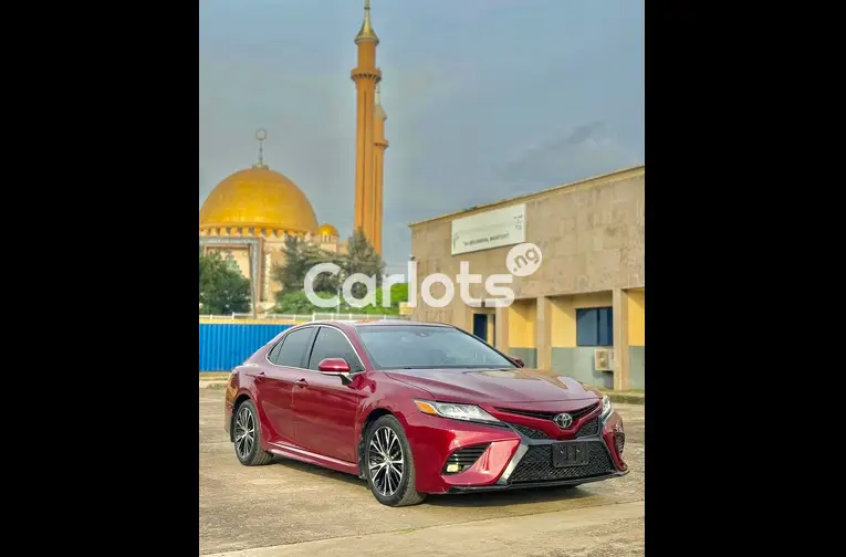 FOREIGN USED 2018 TOYOTA CAMRY SE - 2/5