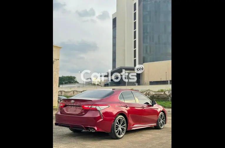 FOREIGN USED 2018 TOYOTA CAMRY SE - 5/5