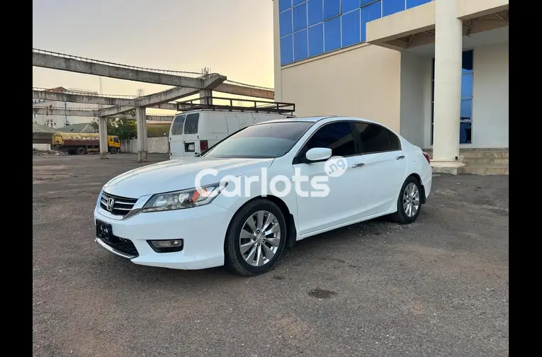 SUPER CLEAN 2015 HONDA ACCORD - 2/5