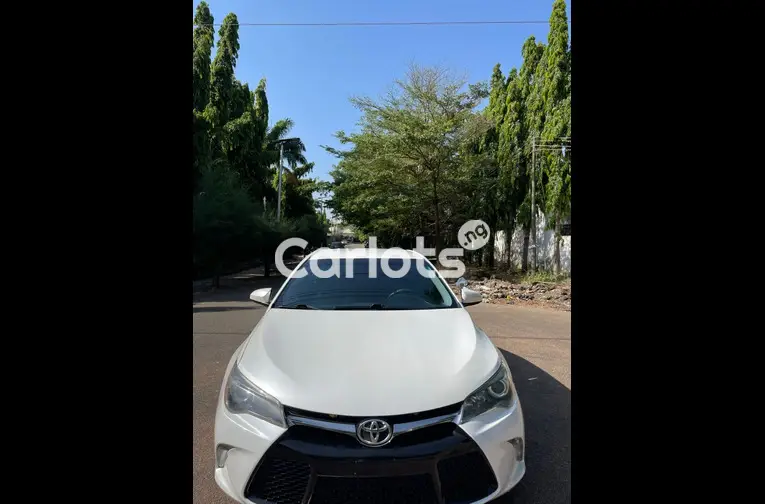 Foreign used 2016 Toyota Camry - 1/5