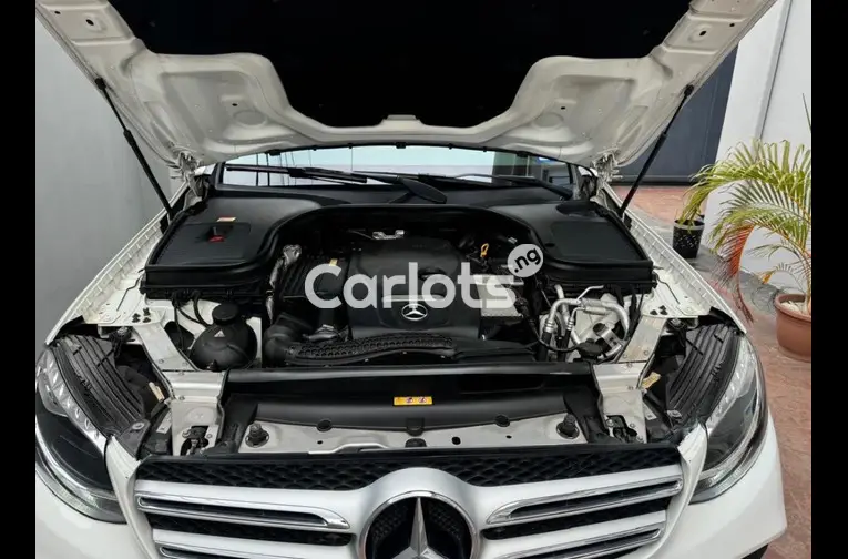 Newly arrived Mercedes Benz GLC300 4matic 2016 Full Option - 5/5