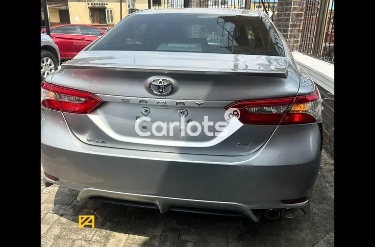 2018 Toyota Camry SE Premium - 5/5