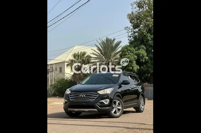 SUPER CLEAN 2015 HYUNDAI SANTAFE for sale in Kaduna