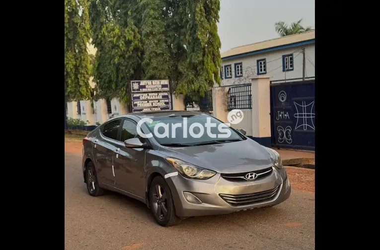 DISTRESS SALE 2013 HYUNDAI ELANTRA for sale in Kaduna, Kaduna - photo 2 of 5