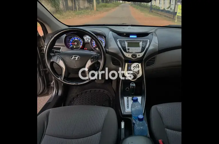 DISTRESS SALE 2013 HYUNDAI ELANTRA for sale in Kaduna, Kaduna - photo 3 of 5