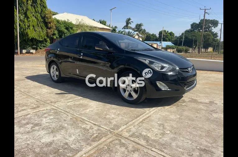 SUPER CLEAN 2013 HYUNDAI ELANTRA - 1/5