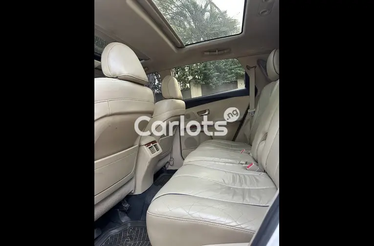 SUPER CLEAN 2010 KEYLESS TOYOTA VENZA for sale in Kaduna, Kaduna - thumbnail 3