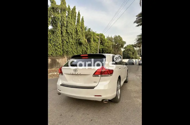 SUPER CLEAN 2010 KEYLESS TOYOTA VENZA for sale in Kaduna, Kaduna - thumbnail 4