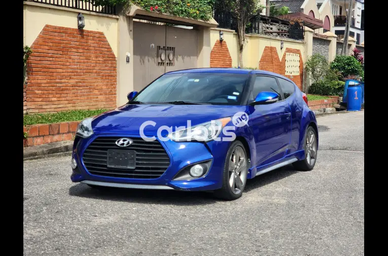 2013 Hyundai Veloster fullest option - 3/5