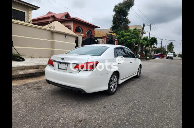 Foreign used Toyota Avalon 2011 limited edition - 2/5