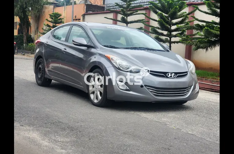 Foreign used 2013 Hyundai ELANTRA full option - 3/5