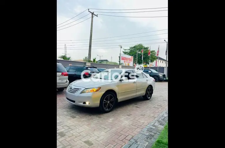 Neatly used 2009 Toyota Camry XLE First Body