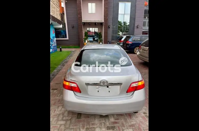 Neatly used 2009 Toyota Camry XLE First Body - 5/5