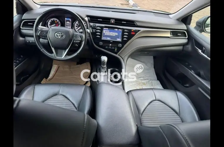 Foreign used Toyota Camry 2020 Model - 2/5