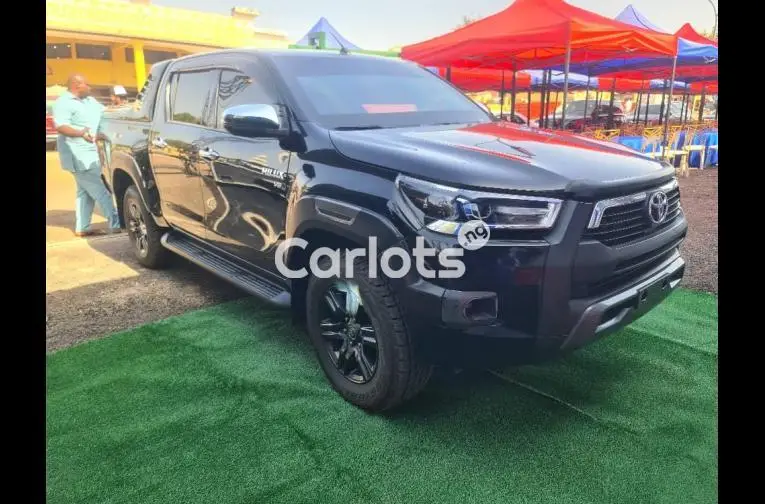 2022 Toyota Hilux bullet proof Adventure - 1/5