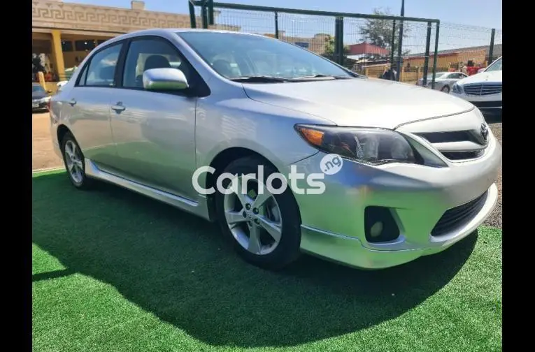 Super clean 2013 Toyota Corolla nigeria used - 1/5