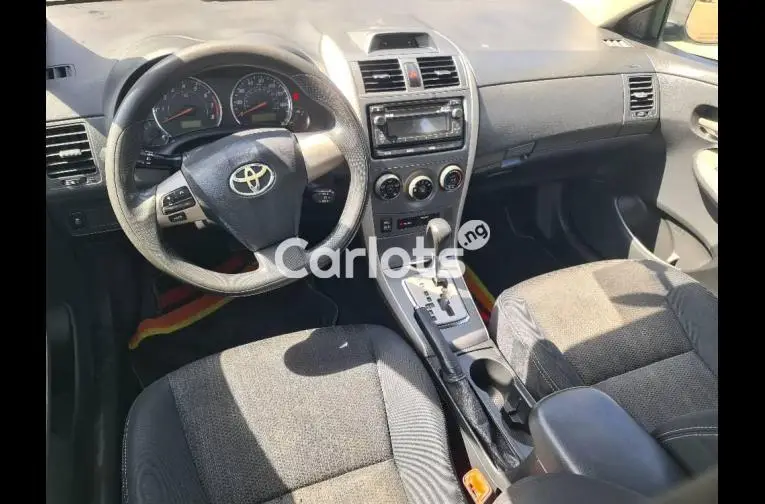 Super clean 2013 Toyota Corolla nigeria used - 2/5