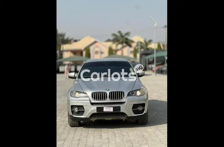 SUPER CLEAN 2011 BMW X6 - 2/5