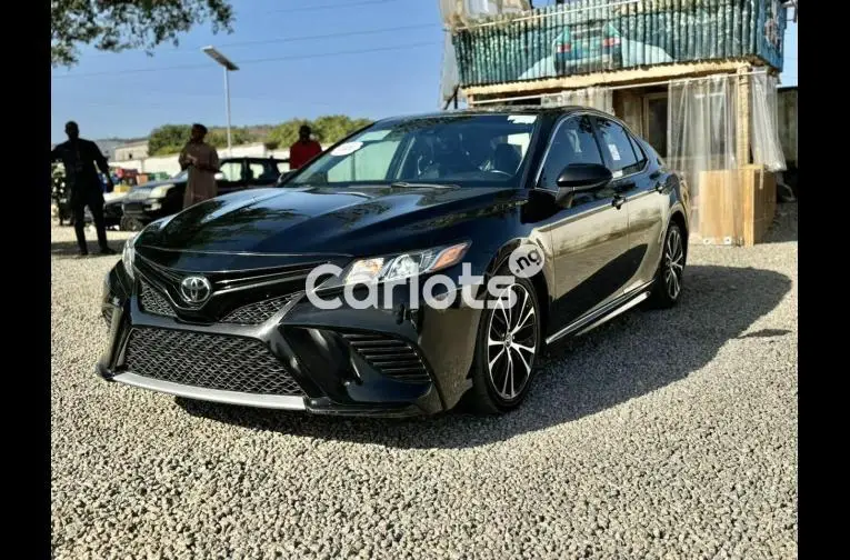 FOREIGN USED 2020 TOYOTA CAMRY SE - 1/5