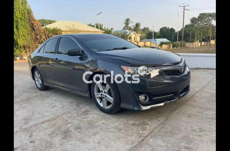 SUPER CLEAN 2013 TOYOTA CAMRY SE for sale in Kaduna, Kaduna - thumbnail 2