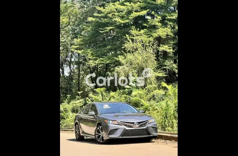 FOREIGN USED 2019 TOYOTA CAMRY SE - 1/4