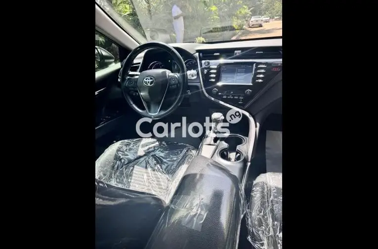 FOREIGN USED 2019 TOYOTA CAMRY SE - 2/4