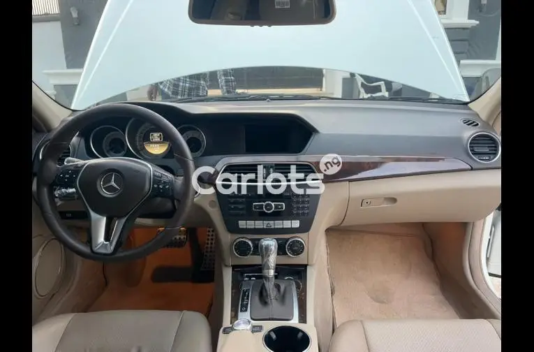 2012 MERCEDES BENZ C250 FOUR CYLINDERS for sale in Kaduna, Kaduna - photo 2 of 5