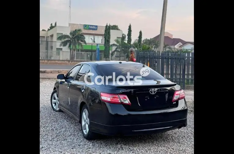 SUPER CLEAN 2011 TOYOTA CAMRY SE - 5/5