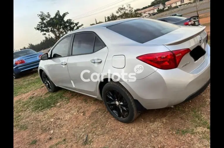 2018 UPGRADED TOYOTA COROLLA SE - 4/5