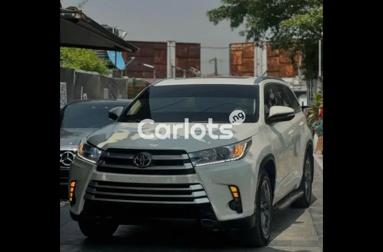 Pre-Owned 2016 Toyota Highlander - 1/5