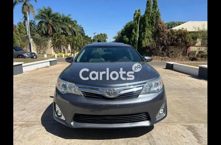 FOREIGN USED 2014 KEYLESS TOYOTA CAMRY XLE for sale in Kaduna