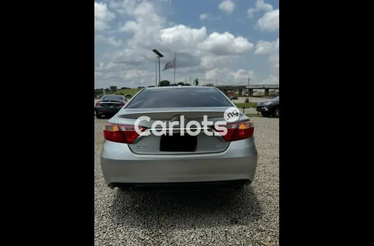 UNREGISTERED 2015 TOYOTA CAMRY SE - 4/4