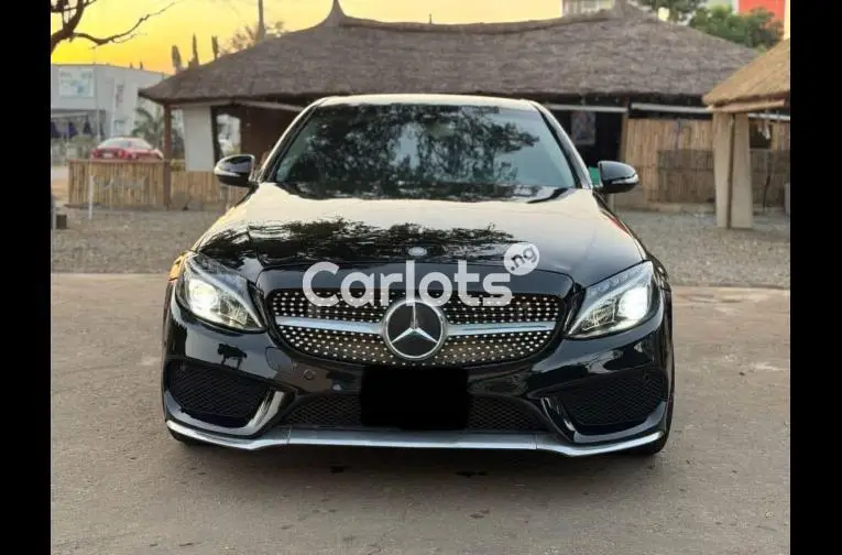 SUPER CLEAN 2016 MERCEDES BENZ C300 - 1/5