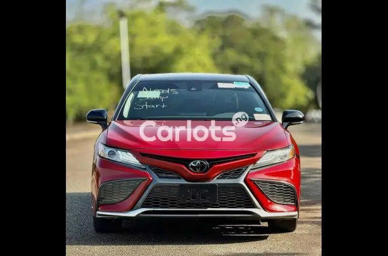 FOREIGN USED 2022 TOYOTA CAMRY XSE - 2/5