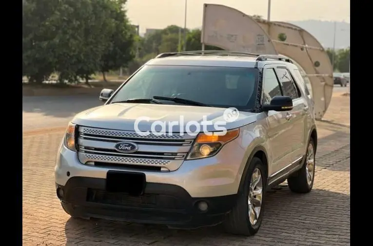 SUPER CLEAN 2011 FORD EXPLORER - 1/5