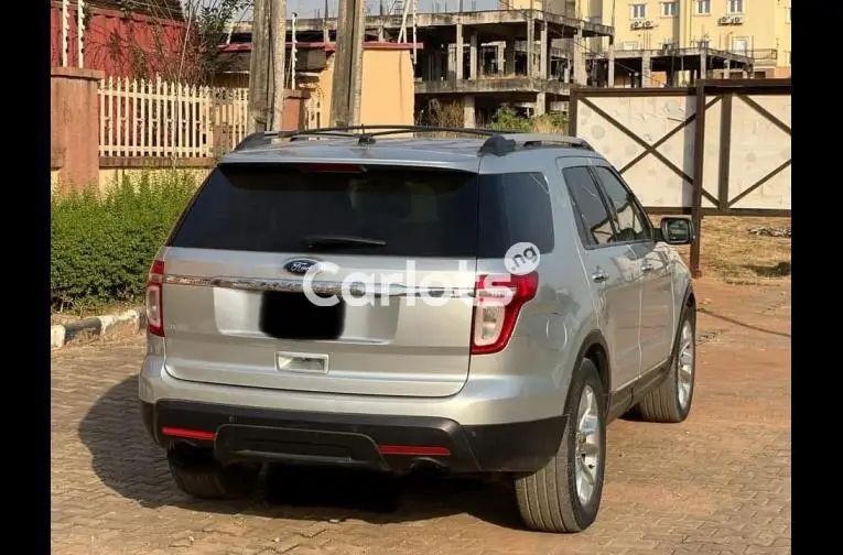 SUPER CLEAN 2011 FORD EXPLORER - 5/5