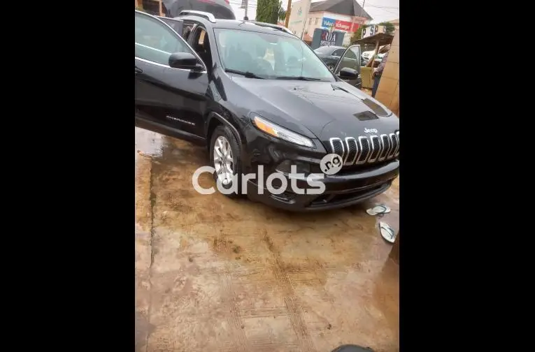 Few Months Used 2015 Grand Cherokee Jeep for sale in Lagos - photo 1 of 5