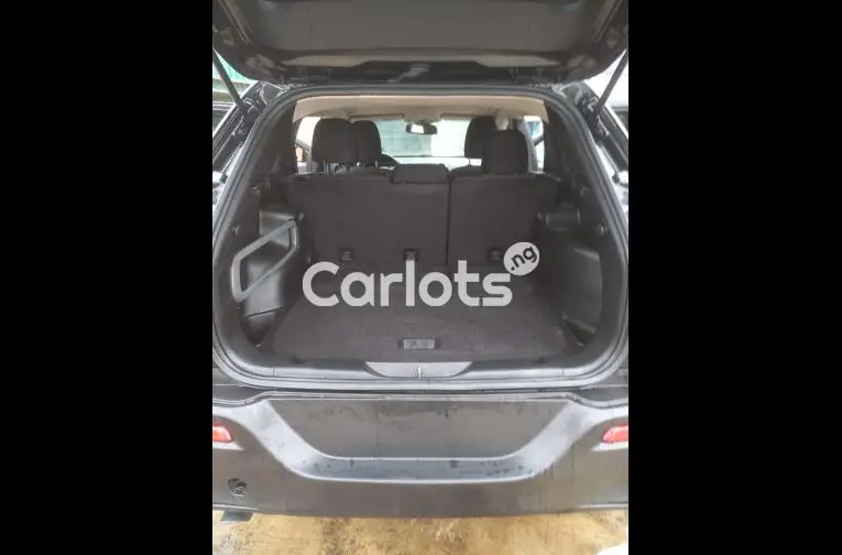 Few Months Used 2015 Grand Cherokee Jeep for sale in Lagos - thumbnail 4