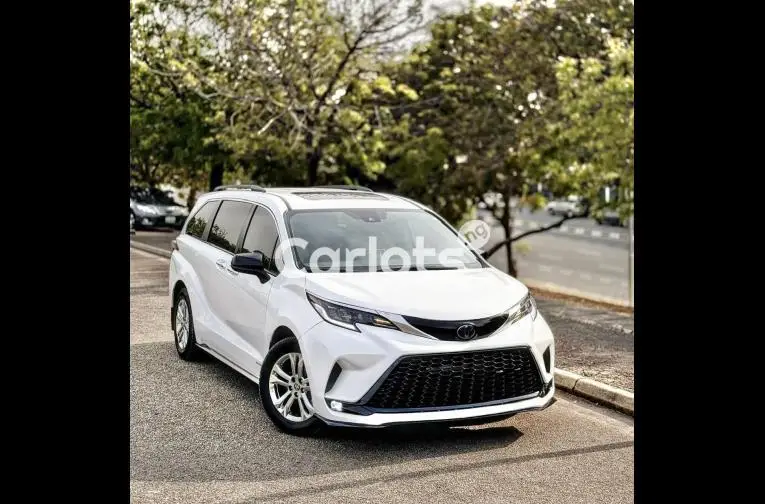 2021 TOYOTA SIENNA XSE HYBRID - 1/5