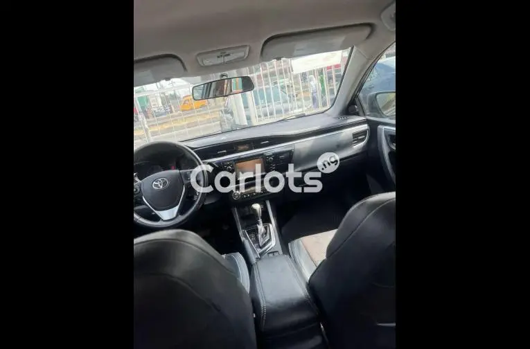 New Entry Foreign Used 2018 Toyota Corolla LE for sale in Surulere, Lagos - photo 2 of 5