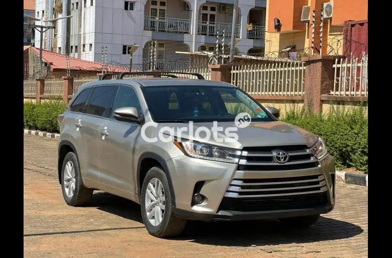 FOREIGN USED 2016 TOYOTA HIGHLANDER LE - 2/5