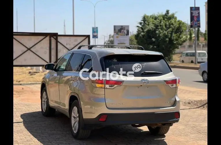 FOREIGN USED 2016 TOYOTA HIGHLANDER LE - 5/5