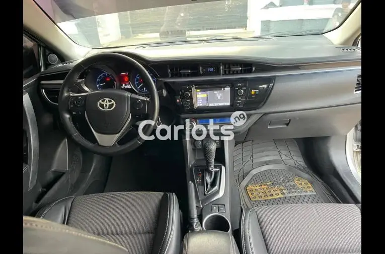 SUPER CLEAN 2018 UPGRADED TOYOTA COROLLA S - 2/5