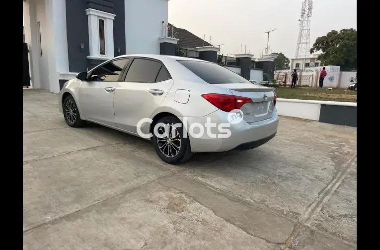 SUPER CLEAN 2018 UPGRADED TOYOTA COROLLA S - 4/5