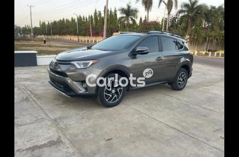 SUPER CLEAN 2018 UPGRADED TOYOTA RAV4 for sale in Kaduna, Kaduna - photo 2 of 5