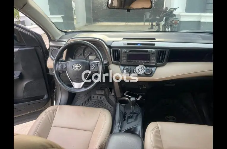 SUPER CLEAN 2018 UPGRADED TOYOTA RAV4 for sale in Kaduna, Kaduna - thumbnail 3