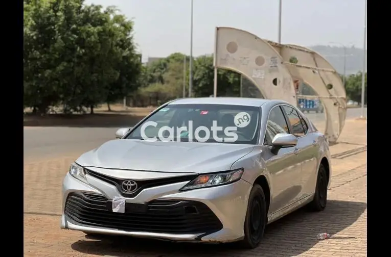 DISTRESS SALE FOREIGN USED 2019 TOYOTA CAMRY LE