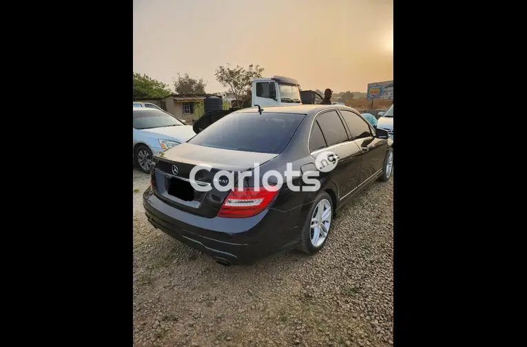 SUPER CLEAN 2014 MERCEDES BENZ C300 - 4/5