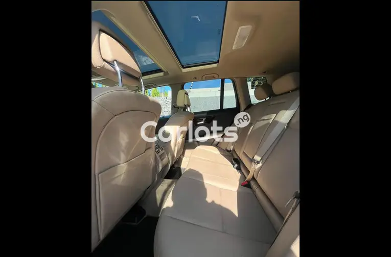 Used  2011 GLK350 Mercedes-Benz  Fullest option for sale in Abuja, FCT - photo 3 of 5