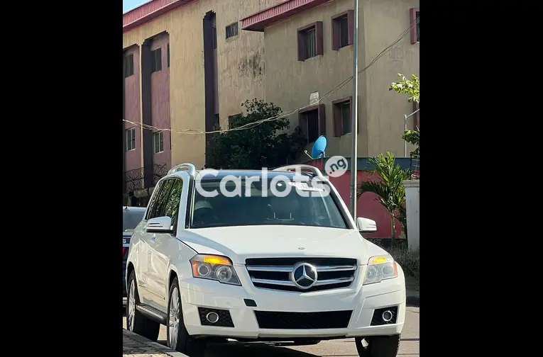 Used  2011 GLK350 Mercedes-Benz  Fullest option for sale in Abuja